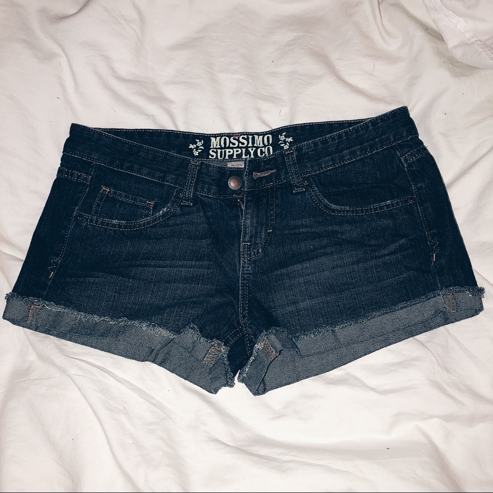 dark wash jean shorts 🖤